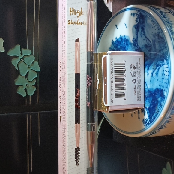 Pretty Vulgar's Eyebrow gel and Eyebrow brush. - Picture 5 of 7